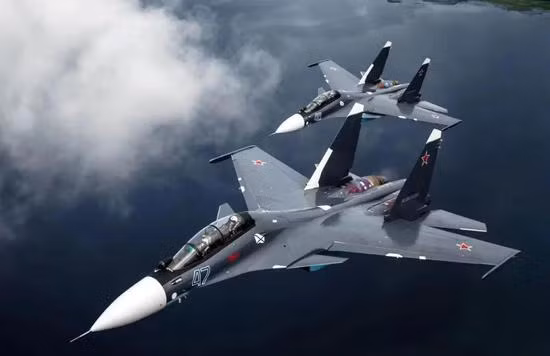 Dù khó có thể thu hẹp về chất lượng với không quân Trung Quốc, thì ít nhất là Ấn Độ cố gắng giảm khoảng cách về số lượng. Cả Su-30MKI và MiG-29SMT do Không quân Ấn Độ mua đều là những mẫu đang được không quân Ấn Độ trang bị; hiện nay có ít nhất 230 máy bay chiến đấu Su-30MKI và 60 MiG-29 trong Không quân Ấn Độ. Ảnh: Nếu Ấn Độ muốn, Nga có thể rút máy bay chiến đấu trong biên chế, bán cho Ấn Độ.