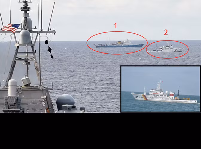 Một sự kiện thu hút được rất nhiều chú ý trên Biển Đông thời gian gần đây đó là việc tàu tác chiến ven bờ của Hải quân Hoa Kỳ mang số hiệu USS Gabrielle Giffords (LCS-10) trong một chuyến tuần tra đã bất ngờ chạm mặt tàu khảo sát địa chất Hải Dương 4 của Trung Quốc, cùng với đó là sự xuất hiện của tàu thuộc lực lượng Kiểm ngư Việt Nam đang làm nhiệm vụ. Ảnh: Tàu chiến Mỹ bất ngờ chạm mặt tàu Hải Dương 4 Trung Quốc (số 1) sự xuất hiện của tàu Kiểm ngư Việt Nam (số 2). Ảnh: Hải quân Mỹ.