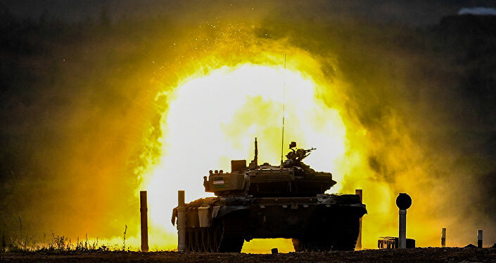 Về hỏa lực, T-72B3M trang bị khẩu pháo nòng trơn 2A46M5 125mm kết hợp hệ thống nạp đạn tự động cho tốc độ bắn lý thyết 8-10 phát/phút. Tuy nhiên, thực tế cuộc thi đua tăng cho thấy hệ thống này thường xuyên có lỗi kĩ thuật, việc nạp tay là không hiếm. Ảnh: Vitaly-Kuzmin