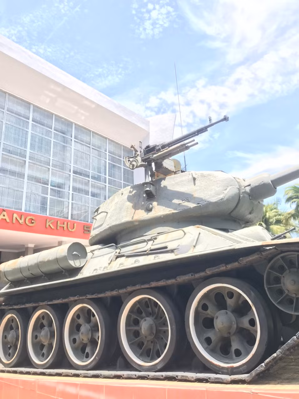 Các xe tăng T-34-85 sau đó đã được thay thế trong biên chế lực lượng Tăng – thiết giáp Việt Nam bằng các loại xe tăng T-54/55 hiện đại hơn, một phần T-34-85 cũng được Việt Nam viện trợ lại cho lực lượng vũ trang cách mạng Lào.