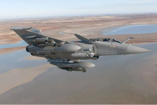 Hãng tin Nga Sputnik dẫn các nguồn tin cho biết, theo kế hoạch ban đầu, lô Rafale đầu tiên mà hãng Dassault Aviation sẽ bàn giao cho quân đội Ấn Độ chỉ có 4 chiếc, tuy nhiên con số này đã tăng lên sau 6 chiếc sau một đàm phán giữa hai bên.