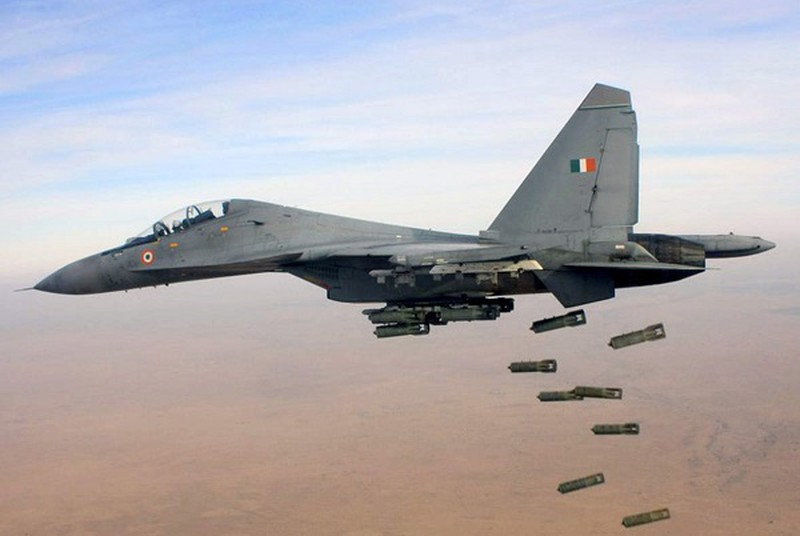 Như vậy sau chiến đấu cơ hạng nặng Su-30MKI, Rafale sẽ là loại máy bay chiến đấu tiếp theo được Ấn Độ triển khai tới gần biên giới, để đối phó với Trung Quốc. Ảnh: Tiêm kích Su-30MKI Ấn Độ. Nguồn: IAF.