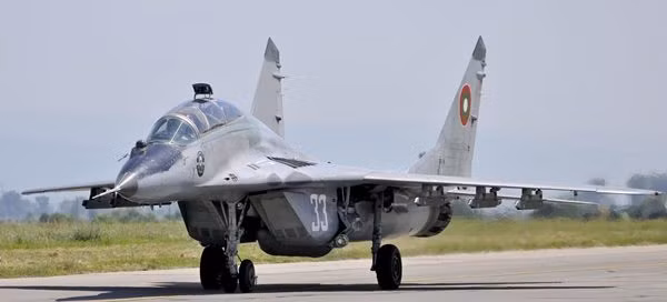 Ngoài ra, Thổ Nhĩ Kỳ còn có sự giúp sức của các máy bay MiG-29 của không quân Bulgaria và MiG-21 của không quân Rumania cùng xuất kích để ngăn chặn máy bay ném bom chiến lược Nga. Ảnh: Một chiếc tiêm kích MiG-29 của không quân Bulgaria.