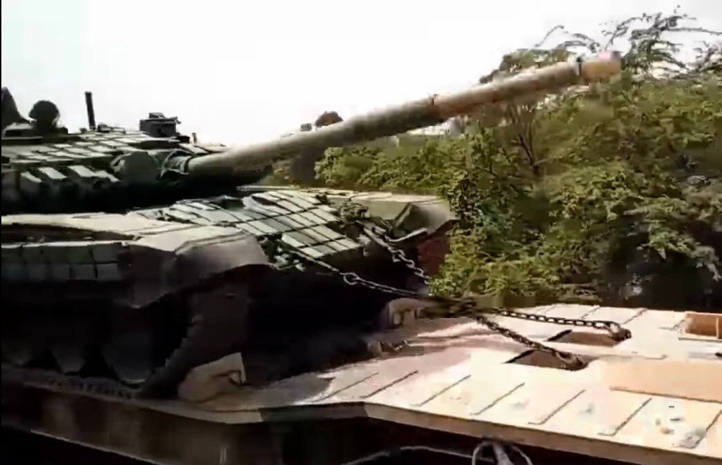 Xe tăng T-72 cũng đã được Ấn Độ nội địa hóa với cái tên T-72 Ajeya vốn là phiên bản T-72M/M1 của Liên Xô. Ảnh: Xe tăng T-72 của Ấn Độ.