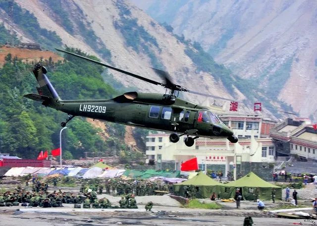 Trong thời gian đó, Trung Quốc đã mua được nhiều vũ khí và thiết bị tiên tiến mà trước đây họ không dám nghĩ tới, như trực thăng Black Hawk S-70C-2; trực thăng MH-60R “Diều hâu biển”, máy bay vận tải đa năng C-130 (đều là bản dân sự); động cơ tuabin khí cho tàu chiến; ngoài ra còn có pháo L7 105mm từ Anh, ngư lôi hạng nhẹ MK-46 do Mỹ sản xuất v.v. Ảnh: Trực thăng Black Hawk bản dân sự