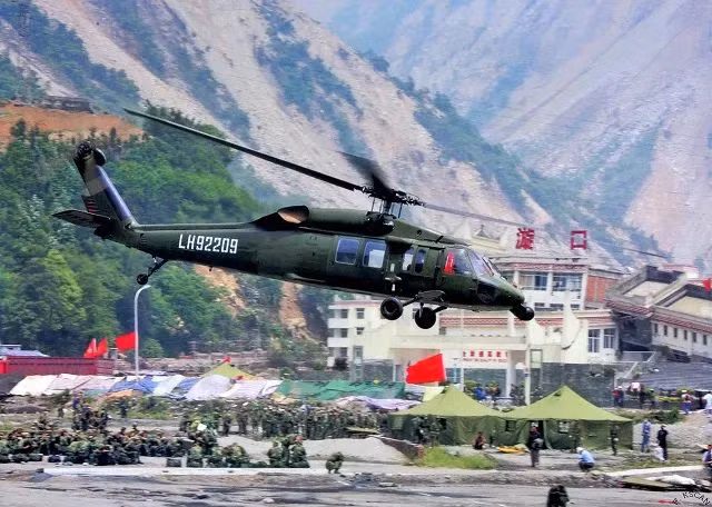 Trong thời gian đó, Trung Quốc đã mua được nhiều vũ khí và thiết bị tiên tiến mà trước đây họ không dám nghĩ tới, như trực thăng Black Hawk S-70C-2; trực thăng MH-60R “Diều hâu biển”, máy bay vận tải đa năng C-130 (đều là bản dân sự); động cơ tuabin khí cho tàu chiến; ngoài ra còn có pháo L7 105mm từ Anh, ngư lôi hạng nhẹ MK-46 do Mỹ sản xuất v.v. Ảnh: Trực thăng Black Hawk bản dân sự