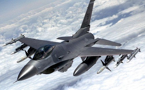 Một trong những lý do chính khiến Trung Quốc không mua tiêm kích F-16 là vì họ khi đó không có tiền. Ngay cả phiên bản F-16/79 cũng được Mỹ bán với giá hơn 10 triệu USD; nếu là F-16 bản gốc, giá là hơn 14 triệu USD. Nếu kèm cả gói bảo đảm đi kèm thì giá thành phải gấp 2 đến 3 lần giá mua một máy bay ban đầu.