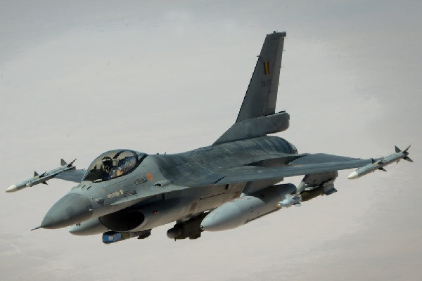 Mỹ cũng hiểu rất rõ rằng, một khi F-16 tiên tiến nhất được trao cho Trung Quốc vào thời điểm đó, trong trường hợp Trung Quốc bất ngờ quay lưng lại với Mỹ (như trường hợp quay lưng lại với Liên Xô), thì các phi công Mỹ phải đối mặt với chính những chiếc F-16 do Mỹ sản xuất và thậm chí những chiếc F-16 này có thể rơi vào tay của Liên Xô.