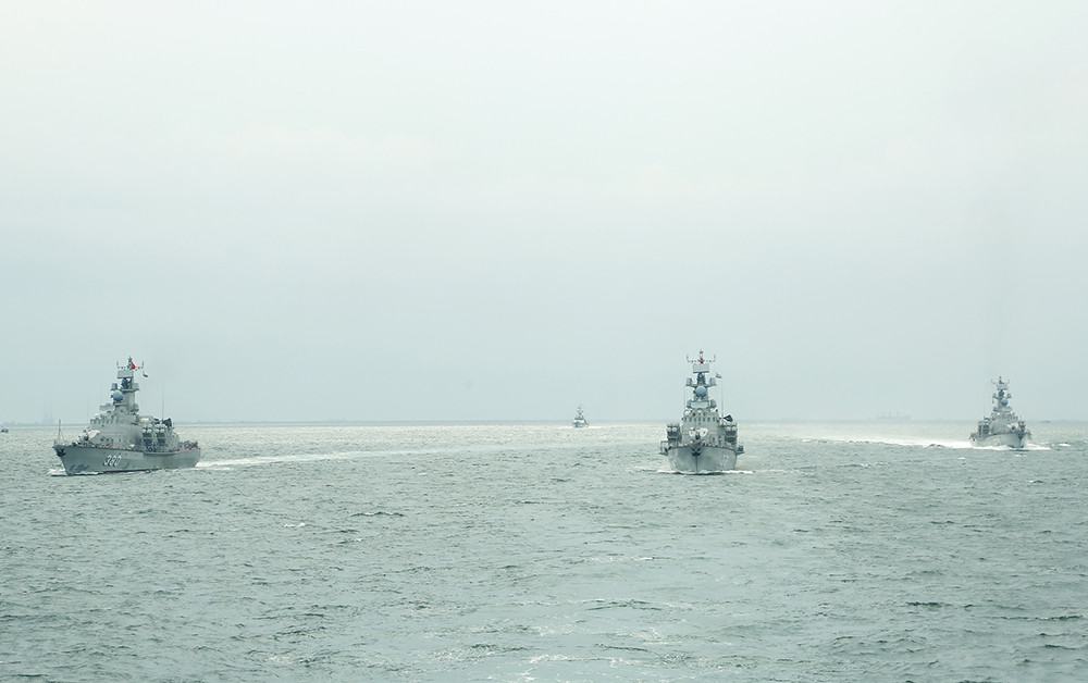 Nhìn chung, tất cả các tổ hợp phòng thủ của tàu chiến chủ lực Hải quân Việt Nam chỉ có tầm bắn không quá 10.000m. Đây thường là lúc các tên lửa chống hạm của đối phương vào giai đoạn pha cuối, rất khó đánh chặn, ngoài ra còn ngoài tầm bắn đối với tiêm kích đối phương hoặc trực thăng mang vũ khí chống hạm. Ảnh: Biên đội 12418 Molniya Việt Nam.