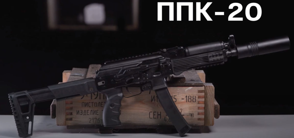 Phiên bản hiện đại hóa của tiểu liên Vityaz đang được trang bị cho các đơn vị đặc biệt Nga với tên PPK-20 cũng đã được ra mắt tại triển lãm. PPK-20 là viết tắt của Súng tiểu liên Kalashnikov - 2020 trong tiếng Nga, sử dụng cỡ đạn 9x19m Parabellum nổi tiếng, có nhiều thay đổi so với người tiền nhiệm khi có một ốp lót tay tinh vi hơn, tay cầm cải tiến đồng thời sử dụng báng rút kiểu mới giống với AK-19. Ảnh: Súng tiểu liên PPK-20 của hãng KC.