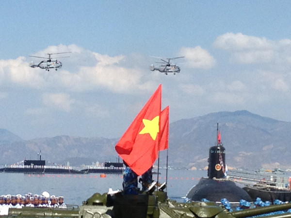 Mặc dù được trang bị nhiều vũ khí mới, hiện đại nhưng vẫn có những lo ngại về khả năng tích hợp hiệu quả giữa chúng lại với nhau, nhằm tăng cường sức mạnh cho các lực lượng. Lý do lo ngại là, các lực lượng của Việt Nam, còn thiếu kinh nghiệm trong sử dụng những vũ khí mới, hiện đại.