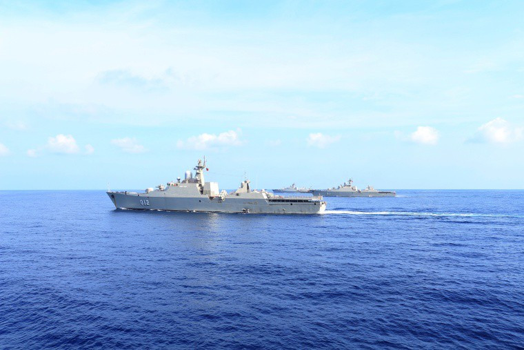 Hải quân Việt Nam đã ký nhiều hợp đồng mua các phương tiện chiến đấu hiện đại, gồm cả tàu mặt nước và tàu ngầm. Trong đó, có 4 tàu hộ vệ tên lửa 2.100 tấn lớp Gepard do Cục Thiết kế - Đóng tàu Zelenodolsk (Nga) phát triển và đã nhập biên vào Hải quân Việt Nam.