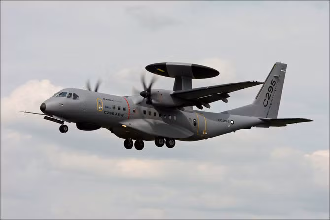 Tuy nhiên chúng ta vẫn còn thiếu một phương tiện liên kết các hệ thống vũ khí hiện đại cũng như là cánh tay nối dài cho hoạt động, đó chính là máy bay cảnh báo sớm, để đóng vai trò phối hợp với máy bay, tàu chiến giúp phát hiện mục tiêu từ xa, dẫn đường cho tên lửa, mở rộng phạm vi chiến đấu của vũ khí. Bên cạnh đó máy bay cảnh báo sớm còn là trung gian giúp liên kết cũng như điều phối hoạt động của các loại vũ khí khác nhau.