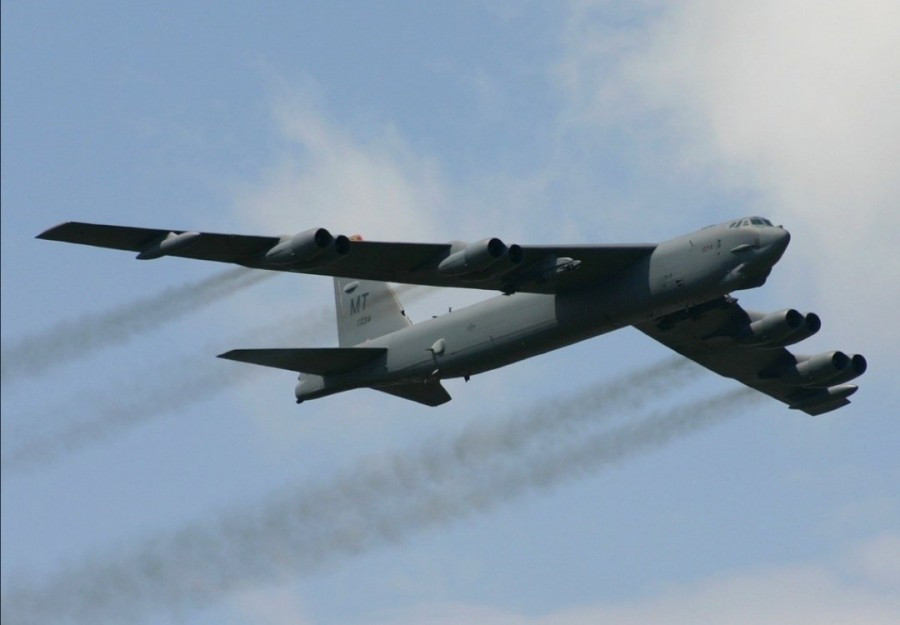 Hôm 4/9, 3 máy bay ném bom chiến lược B-52 của Phi đoàn 23, Không đoàn oanh tạc số 5, Không quân Mỹ vượt qua không phận Ba Lan, theo hướng Bắc tiến vào không phận Ukraine lần đầu tiên trong lịch sử. Sự kiện này hứa hẹn sẽ đẩy quan hệ Nga – Mỹ tiếp tục căng thẳng trong thời gian tới đây. Ảnh: Dambiev