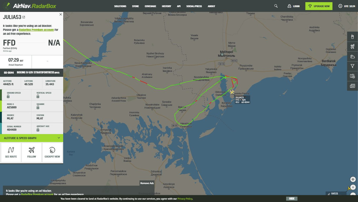 Đáng chú ý, trong 3 chiếc B-52, hai chiếc mang các ký hiệu chuyến bay JULIA51 và JULIA53 đã bay trên không phận Ukraine với bộ phát đáp Mode-S bật liên tục cho phép các cơ quan hàng không dân sự có thể theo dõi được đường bay, trong khi chiếc JULIA52 chỉ thỉnh thoảng bật bộ phát đáp và có lẽ bay về phía đông Kiev. Ảnh: Dambiev