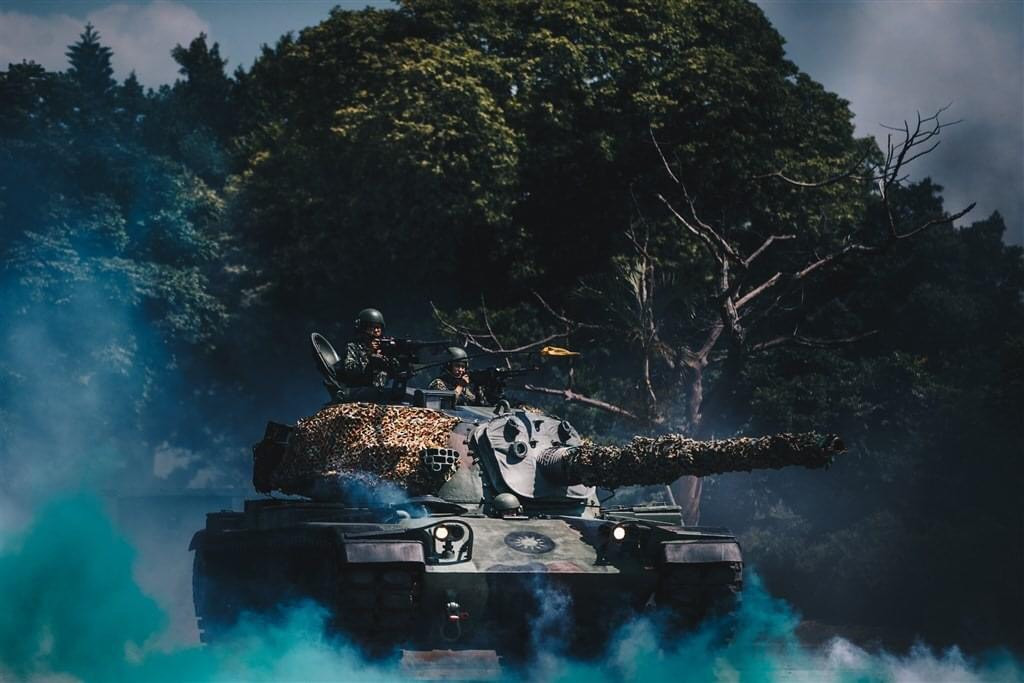 Quân đội Đài Loan cũng sẽ tổ chức các cuộc diễn tập tại cảng Đài Trung và căn cứ không quân Ching Chuan Kang. Ảnh: Xe tăng CM-11 (M-48H) của lục quân Đài Loan trong cuộc diễn tập.