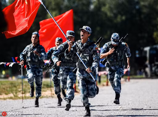 Về các nội dung thi, năm nay chỉ có 30 môn được đưa vào Hội thao, ít hơn 2 môn so với năm ngoái. Bộ quốc phòng Nga cũng đã mở ra một trang web đặc biệt để mọi người có thể tìm hiểu chi tiết các quy tắc và tiêu chuẩn trọng tài của các môn thi khác nhau. Ảnh: Binh sĩ Trung Quốc tập luyện cho ARMY Games