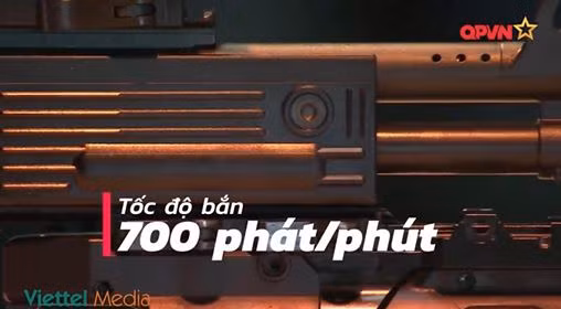 Trong đó, STV là viết tắt cho Súng tiểu liên Việt Nam, còn 215 và 380 là viết tắt cho chiều dài nòng súng. Súng cũng được trang bị các ray Picatinny cho nhiệm vụ mở rộng phụ kiện, đáp ứng với yêu cầu tác chiến hiện đại như kính ngắm điểm đỏ, kính ngắm quang học, kính ngắm đêm, súng phóng lựu kẹp nòng, giá đỡ 2 chân, tay cầm dọc,… Ảnh: Cận cảnh ốp lót tay và trích khí của STV-380 - Nguồn: QPVN