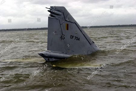 Sau khi Liên Xô tan rã, cả Ukraine và Kazakhstan đều thừa hưởng những chiếc MiG-27 từ Liên Xô. Ukraine đã bán 6 chiếc MiG-27 và một máy bay huấn luyện hai chỗ ngồi MiG-23UB cho Sri Lanka, để thực hiện các cuộc tấn công nhanh, tầm thấp nhằm vào phiến quân Những con Hổ giải phóng Tamil (LTTE). Ảnh: Một chiếc MiG-27 của Không quân Sri Lanka bị tai nạn - Nguồn: Wikipedia.