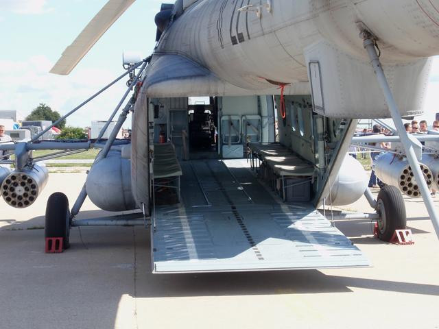 Nhưng các nhà sản xuất trực thăng Trung Quốc chưa gây được lòng tin cho chính Quân đội Trung Quốc, do còn khoảng cách lớn về trình độ công nghệ so với phương Tây và Nga. Vì vậy hiện nay Quân đội Trung Quốc vẫn tiếp tục tin dùng trực thăng Mi-171 của Nga. Ảnh: Trực thăng Mi-171 của Quân đội Trung Quốc - Nguồn: Sina