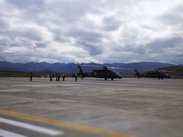 Hiện nay ngành công nghiệp sản xuất trực thăng của Trung Quốc được đầu tư cả về chiều rộng và chiều sâu; Trung Quốc cũng đã phát triển thành công một số mẫu trực thăng như Z8, Z-10 và Z-20. Tuy nhiên các mẫu trực thăng này đều là mẫu sao chép từ trực thăng Nga và phương Tây. Ảnh: Trực thăng Z-20 của Trung Quốc đang tiến hành bay thử nghiệm - Nguồn: Sina