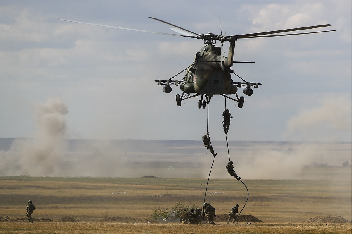 Từ thực tiễn này, khiến cho phi đội Mi-171 hiện có trong biên chế quân đội Trung Quốc, trong thời gian tới sẽ tiếp tục là lực lượng vận chuyển tấn công đường không chủ lực của Hàng không Lục quân Trung Quốc. Ảnh: Trực thăng Mi-171 của Quân đội Trung Quốc - Nguồn: Sina