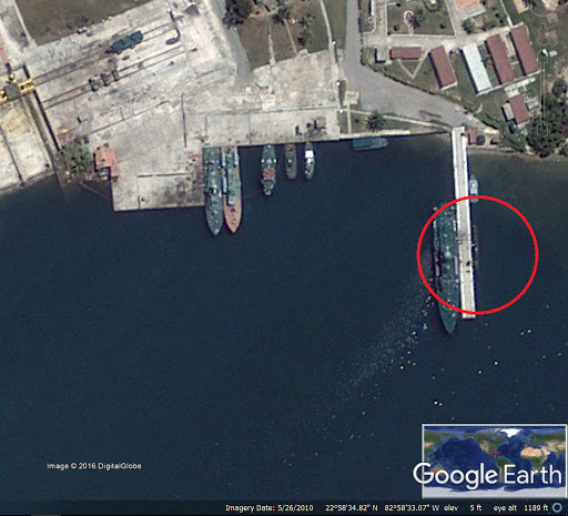 Từ thời chiến tranh Lạnh, Hải quân Cuba đã từng vận hành 3 tàu ngầm tấn công do Liên Xô chuyển giao tuy nhiên hiện nay đều nghỉ hưu do thời gian hoạt động lâu dài. Hiện nay, sức mạnh của Hải quân Cuba là vô cùng hạn chế, Delfin chính là một trong những tàu có khả năng là năng lực cao nhất của lực lượng này. Ảnh: Ảnh vệ tinh ghi nhận tàu ngầm Delfin của Cuba đang neo đậu tại cảng Hải quân Cabanas