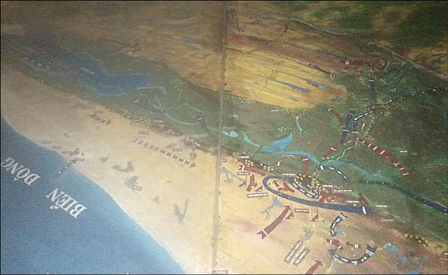 Trong trận vận động chống càn Thanh Hương - Mỹ Xuyên (ngày 11/3/1951), cán bộ, chiến sĩ Trung đoàn 95 đã tiêu diệt 300 tên, làm cho tương quan lực lượng tiến triển theo chiều hướng có lợi cho ta, giữ vững thế trận chiến tranh nhân dân ở Quảng Trị. Sau chiến thắng này, Trung đoàn được Bác Hồ gửi thư khen. Ảnh: Sa bàn về diễn biến trận Thanh Hương – Mỹ Xuyên tại Bảo tàng Lịch sử tỉnh Thừa Thiên – Huế - Nguồn: Báo Thừa Thiên – Huế.