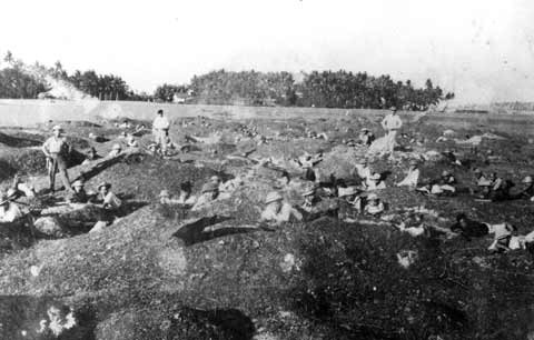 Tiếp đó là chiến thắng trong các trận Chợ Cạn (ngày 16/11/1948), Mai Xá (ngày 28/12/1948) và những chiến thắng vang dội như: Đầu Mầu, Rào quán, Đông Nam, Chấp lễ, Hạ cờ, Đông Hà... đã tạo nên truyền thống “đánh thắng trận đầu” của Trung đoàn sau này. Ảnh: Một cảnh huấn luyện của bộ đội Trung đoàn 95 tại Chiến khu 2 năm 1948 – Nguồn: BTQĐ