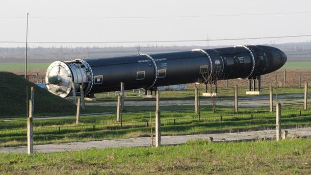 Sau khi bị giới truyền thông tiết lộ, quan chức Ukraine tuyên bố rằng, Ukraine đã phá hủy các dây chuyền sản xuất và nguyên liệu có liên quan khi Ucraina trở thành quốc gia độc lập vào năm 1991; hầu hết những tên lửa, phụ tùng, vật liệu chế tạo cũng như tài liệu liên quan đến tên lửa R-36M, đã được Ucraina chuyển sang Nga đề trả nợ. Ảnh: ICBM R-36M - Nguồn: Military today.