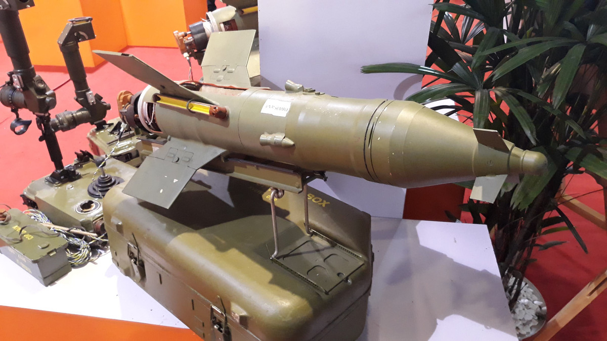 Ngoài phiên bản B72-2T, lần đầu tiên Tổng cục Kỹ thuật cũng trưng bày phiên bản B72-2F trang bị đầu đạn kiểu nhiệt áp dùng để tiêu diệt các mục tiêu trong nơi ẩn nấp như trong các tòa nhà, hang động, hẻm núi... cũng như có khả năng phá hủy công sự, hầm ngầm kiên cố và dễ dàng tiêu diệt các mục tiêu bọc giáp nhẹ.