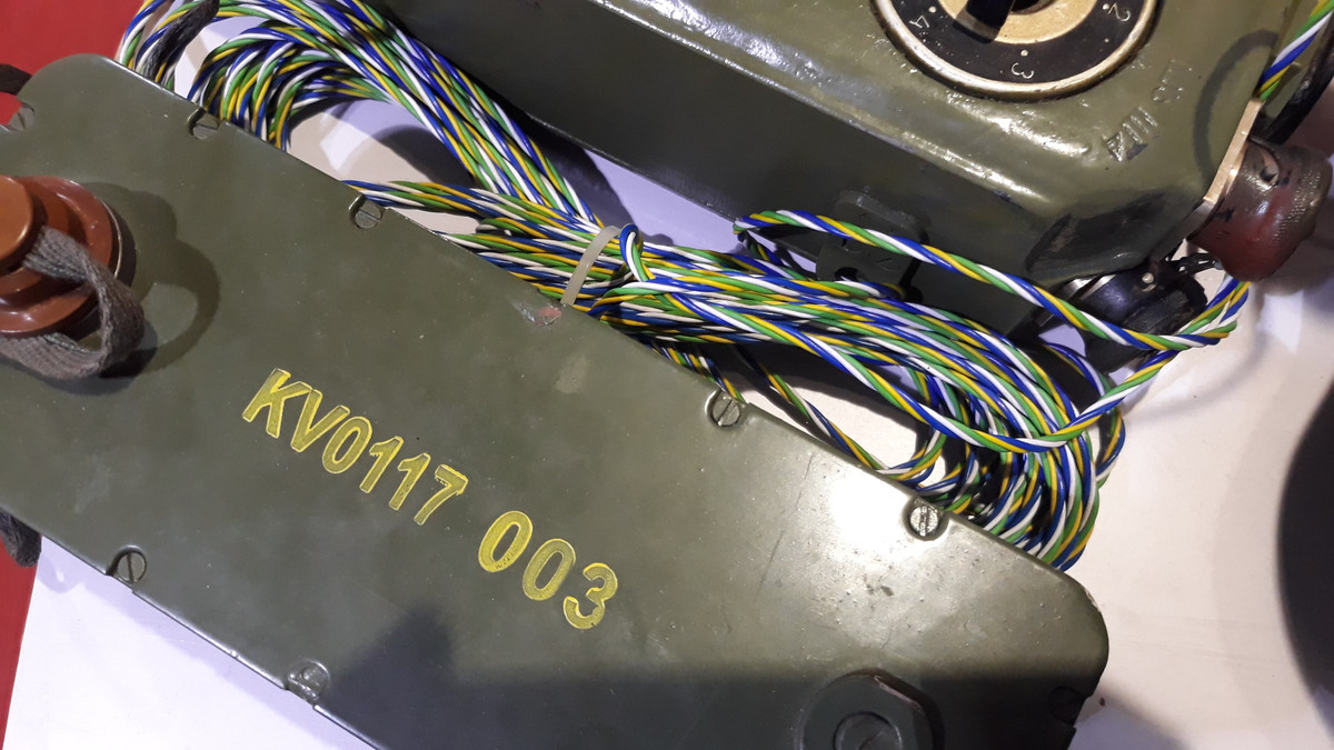 Cận cảnh đoạn dây dẫn trên tên lửa B72 cải tiến, loại dây này rất chắc chắn và không dễ gì cắt đứt.