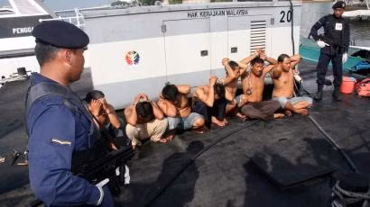 Vì vậy, rất có thể trong thời gian tới, tại các vùng biển giáp ranh trong khu vực; số vụ cướp không những không giảm mà còn gia tăng cả về tính chất và quy mô. Điều này sẽ là thách thức không nhỏ đối với các quốc gia khu vực và ngành vận tải biển quốc tế. Video Đông Nam Á – Điểm nóng mới của nạn cướp biển trên thế giới - Nguồn: VTC14