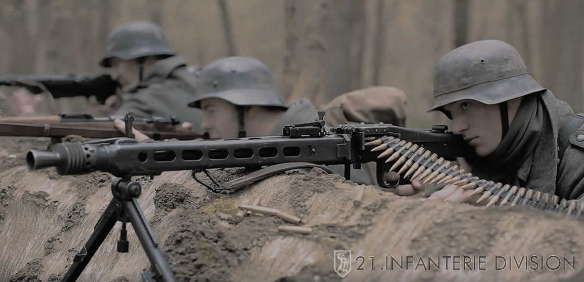 400 nghìn khẩu MG-42 đã được sản xuất, tốc độ bắn cao của MG-42 tỏ ra rất có lợi trong các trận chiến phòng ngự, đặc biệt là các cứ điểm trên Mặt trận phía Đông; khi quân số ở đây có rất nhiều lính chư hầu. Súng máy MG-42 - Nguồn: Wikipedia.