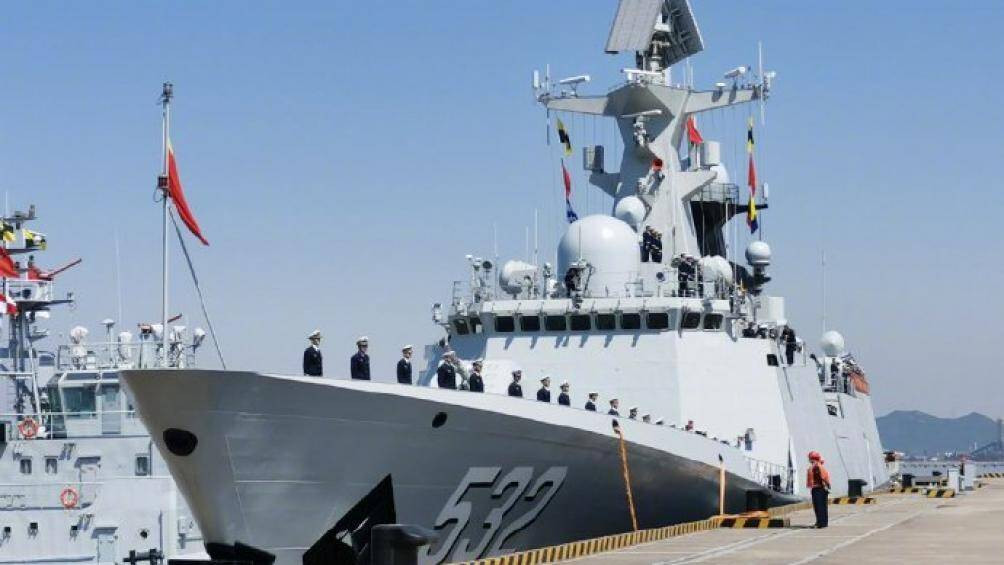 Việc Mỹ điều động 3 nhóm tác chiến tàu sân bay hoạt động ở Thái Bình Dương, được giới quan sát đánh giá là nhằm phản ứng các hoạt động của Bắc Kinh. Thực tế, Bắc Kinh thừa hiểu khó có thể so kè ngang ngửa với Washington về hải quân, nên phải phát triển chiến lược phong tỏa, chống tiếp cận (A2/AD). Ảnh: Khu trục hạm Kinh Châu - Nguồn: SCMP.