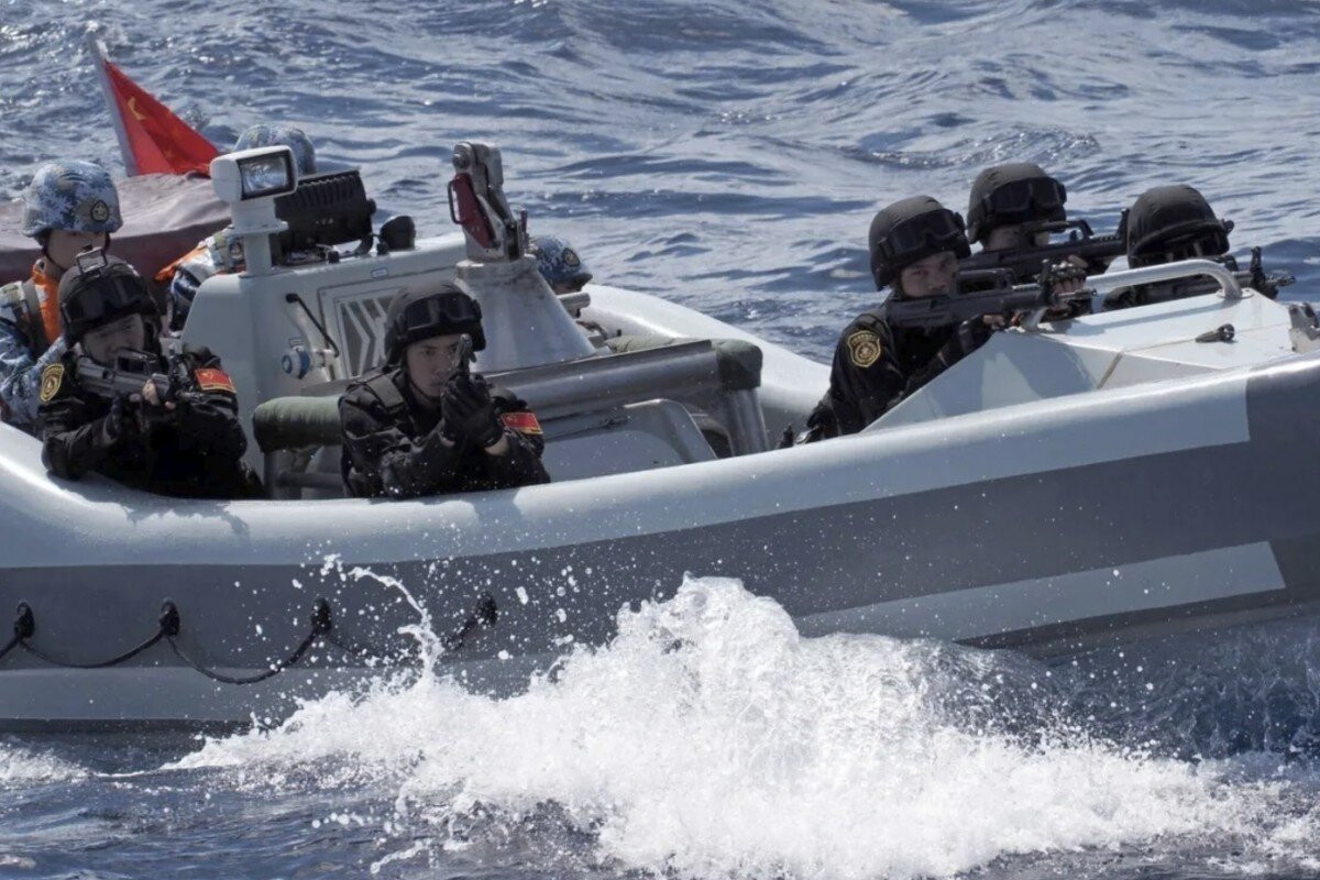 Sự kiện Trung Quốc thông báo tập trận từ ngày 1-5/7 ở quần đảo Hoàng Sa thuộc chủ quyền của Việt Nam nhằm thể hiện sự “tự tin” của nước này và để “ăn miếng trả miếng” với các động thái quân sự của Mỹ trong khu vực. Ảnh: Tàu cao tốc của hạm đội hộ tống số 35 của Hải quân Trung Quốc tập trận ở khu vực Biển Đông - Nguồn: SCMP.