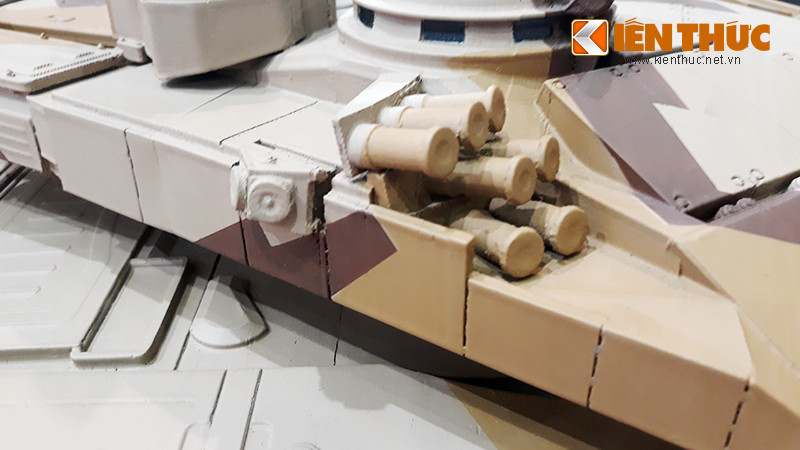 Cụm ống phóng lựu đạn khói có tác dụng gây nhiễu một số hệ thống dẫn đường tên lửa chống tăng đối phương. Dường như phiên bản MS không trang bị hệ thống bảo vệ chủ động Shtora.