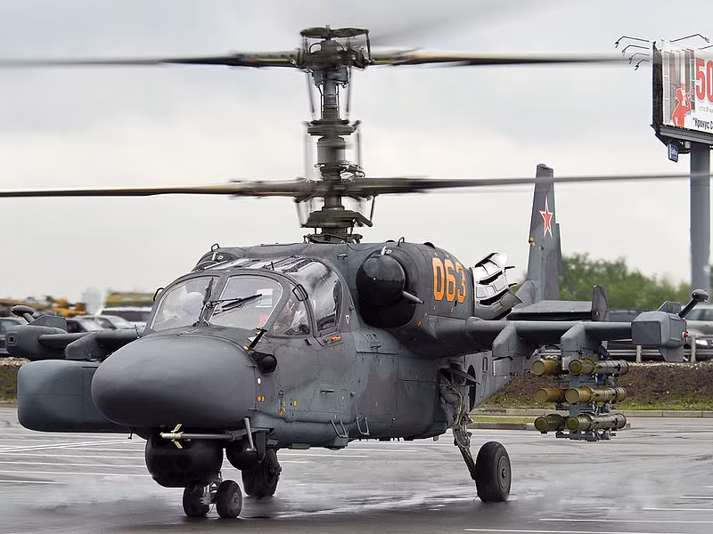 Ngoài ra trực thăng Ka-52 Alligator được trang bị ghế phóng thoát hiểm K-37-800M cho cả hai phi công; đây là thiết kế duy nhất trên thế giới hiện nay, đảm bảo an toàn cho phi công trong trường hợp khẩn cấp.