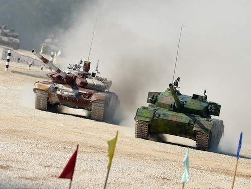 Các loại vũ khí, trang bị hàng đầu trong cuộc thi nhất định sẽ nhận được sự yêu thích của người mua quốc tế, điều này cũng tạo điều kiện thuận lợi cho việc xuất khẩu xe tăng Type-96 ra thị trường quốc tế. Ảnh: Xe tăng Type-96 (phải) tham gia thi Tank Biathlon năm 2018 - Nguồn: Sina.