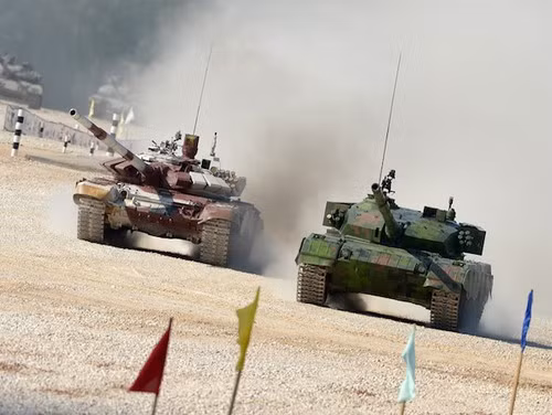Các loại vũ khí, trang bị hàng đầu trong cuộc thi nhất định sẽ nhận được sự yêu thích của người mua quốc tế, điều này cũng tạo điều kiện thuận lợi cho việc xuất khẩu xe tăng Type-96 ra thị trường quốc tế. Ảnh: Xe tăng Type-96 (phải) tham gia thi Tank Biathlon năm 2018 - Nguồn: Sina.