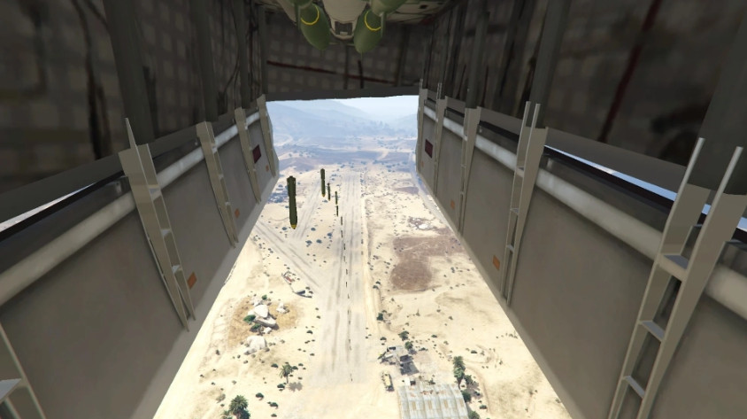 Về khả năng thực chiến, B-2 đã được sử dụng rộng rãi trong vai trò là loại máy bay ném bom thông thường; lần đầu là trong cuộc chiến tranh Kosovo 1999, sau đó là Chiến tranh Iraq năm 2003; ngoài ra B-2 là một trong những loại máy bay đầu tiên tiến công các mục tiêu của Taliban và Al Qaeda ở Afghanistan sau ngày 9/11/2001 và ném bom Libya vào năm 2011. Ảnh: Một chiếc B-2 đang thực hiện ném bom.