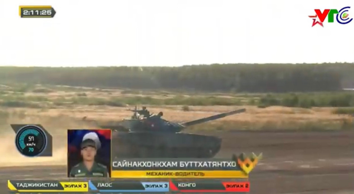 Nhân tố Lào là một nhân tố vô cùng bí ẩn, có thể thấy đội bạn tiến bộ qua từng trận đấu từ vòng bảng và lọt vào cho đến vòng chung kết của giải năm nay. Tốc độ cơ động của đội bạn cũng là vô cùng đáng nể khi đạt vận tốc tối đa 70km/h trong trận bán kết 2, vượt xa thông số kỹ thuật của xe tăng T72B3 dẫu vậy thành tích tác xạ tiêu diệt mục tiêu vẫn còn kém. Ảnh: Xe tăng đội Lào với vận tốc tối đa 70km/h ở trận bán kết 2.