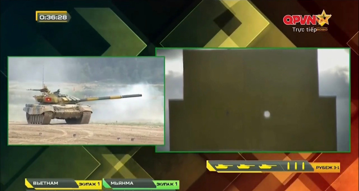 Có lẽ phần thi khó khăn nhất chính là bắn pháo chính 125mm khi đang hành tiến vào bia số 12. Ở bài này, dẫu cho có sự hỗ trợ của kính ngắm pháo thủ, kính ngắm đa kênh Sosna U cũng như sự giúp đỡ từ kính ngắm của trưởng xe, tuy nhiên việc xác định mục tiêu và bắn chính xác cũng là điều không hề dễ dàng. Hơn nữa, hệ thống nạp đạn tự động của xe tăng T72B3 hoạt động không thực sự đáng tin cậy, thường xuyên gặp trục trặc trong quá trình thi đấu khiến chúng ta có phần bất an về tình trạng kỹ thuật của xe. Ảnh: Xe tăng Việt Nam thực hiện bài bắn hành tiến bia số 12. 