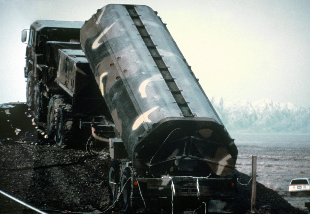 Liên quan đến vấn đề này, ngày 24/6, Người phát ngôn Bộ Quốc phòng Trung Quốc Ngô Khiêm cho biết, nếu Mỹ nhất quyết triển khai tên lửa tầm trung ở khu vực châu Á-Thái Bình Dương, thì điều đó sẽ đe dọa trực tiếp Trung Quốc. Đồng thời, Trung Quốc hy vọng rằng Nhật Bản và các quốc gia có liên quan sẽ vì lợi ích chung của hòa bình và ổn định khu vực mà hành động thận trọng, có trách nhiệm. Ảnh: Một bệ phóng tên lửa Tomahawk - Nguồn: Wikipedia. Video Bị Mỹ đóng cửa lãnh sự quán, Trung Quốc lên tiếng - Nguồn: VTC NOW