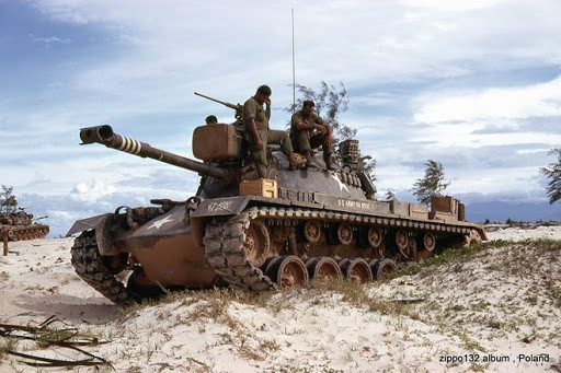 Tuy nhiên, pháo L7 không chỉ có cỡ nòng lớn hơn pháo 90mm của chiếc M48, mà các bộ phận khác cũng có cấu tạo lớn hơn nhiều. Điều này đòi hỏi phải thiết kế lại tháp pháo và dĩ nhiên làm thay đổi hình dáng cũng như trọng lượng của xe. Ảnh: Xe tăng M48 Patton - Nguồn: Nguồn: Wikipedia.