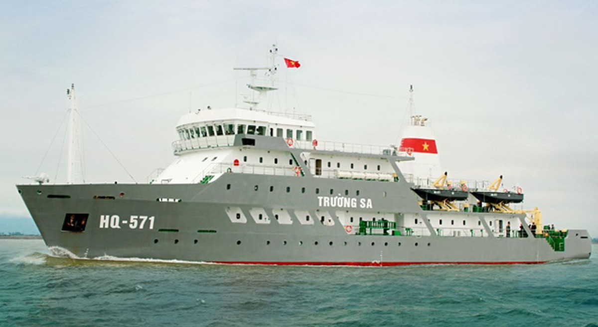  Tàu HQ-571 Trường Sa: Tàu HQ-571 là tàu vận tải chở khách lớp K-122 do Việt Nam tự nghiên cứu đóng mới tại nhà máy Z-189. Nó được hạ thuỷ năm 2011 và chính thức biên chế vào hải quân Việt Nam năm 2012, cảng nhà tại vùng 4 Hải quân.