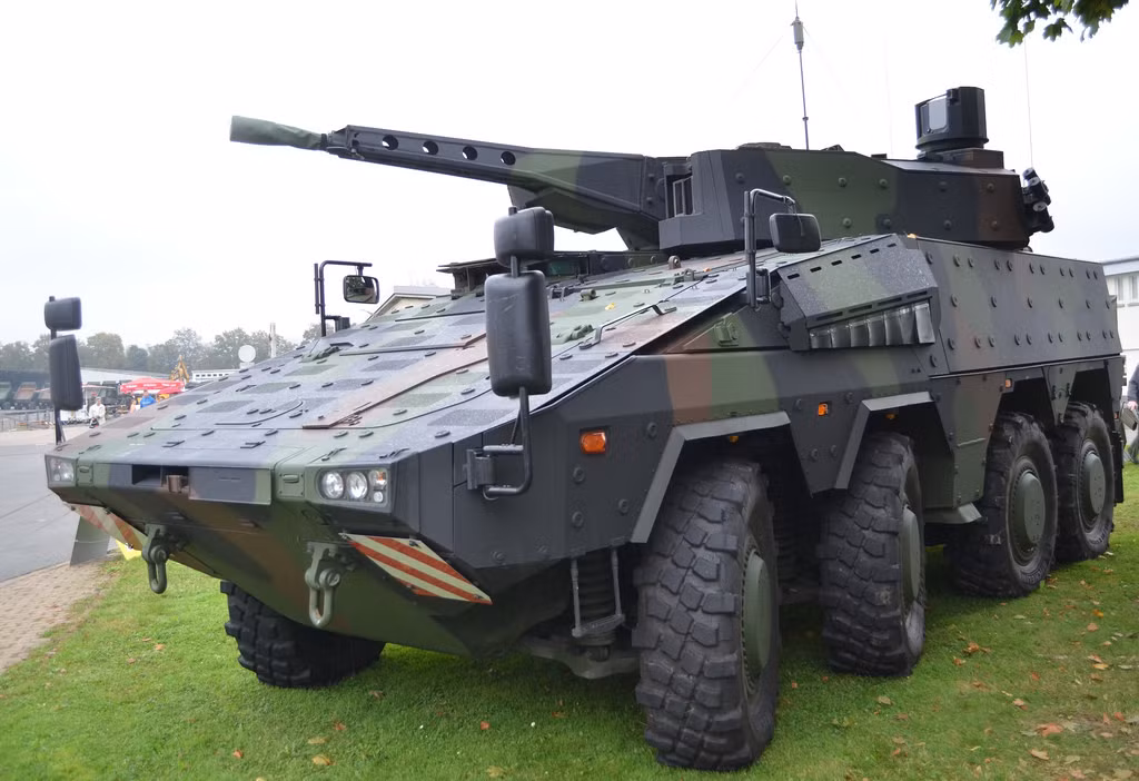 Việc nâng cao năng lực chỉ huy, điều khiển, thông tin liên lạc và mạng hóa chiến trường cũng trở thành một đặc điểm lớn trong xu hướng phát triển ACV thế hệ mới của lục quân các quốc gia trên thế giới. Ảnh: ACV Boxer AA-16 - Nguồn: Nguồn: Wikipedia.