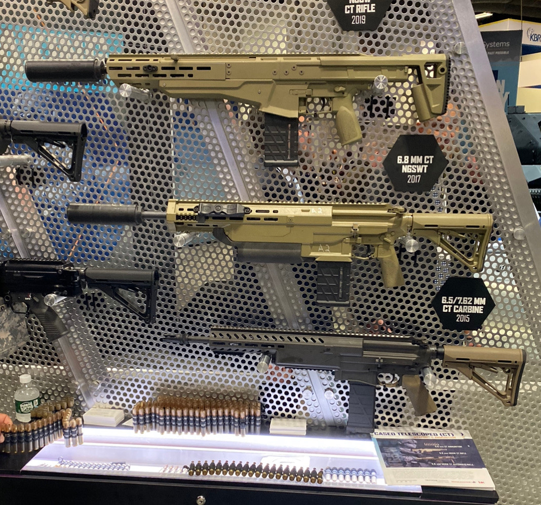 Hãng Textron cũng đóng góp các mẫu súng NGSW R/AR mới cho chương trình thay thế vũ khí mới của quân đội Mỹ tuy nhiên các thông số của loại súng này vẫn chưa được nhà sản xuất công bố. Ảnh: Các mẫu súng NGSW của hãng Textron được giới thiệu tại triển lãm.