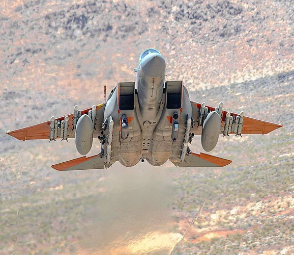 Để "động viên" Ấn Độ mua chiến đấu cơ hạng nặng F-15EX, Mỹ đã đưa ra mức giá "hấp dẫn", chỉ 56 triệu USD một chiếc; mức giá này gần bằng giá mua F-15EX của Không quân Mỹ. Ảnh: Đồ họa máy bay F-15EX - Nguồn: Boeing.