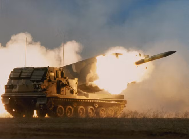 Israel có 48 hệ thống Smasher. Hiện tại, Israel chỉ giới hạn ở các loại đạn có tầm bắn 40 km, nhưng tên lửa tầm bắn 150 km mới đang được chế tạo. Những tên lửa như vậy sẽ được biên chế cho lực lượng pháo binh chiến dịch của Israel, được bố trí ở thành phố Haifa, có khả năng tấn công tới tận thủ đô Damascus của Syria. Video Isarel huy động quân đội tấn công vào dải Gaza - Nguồn: VTC14